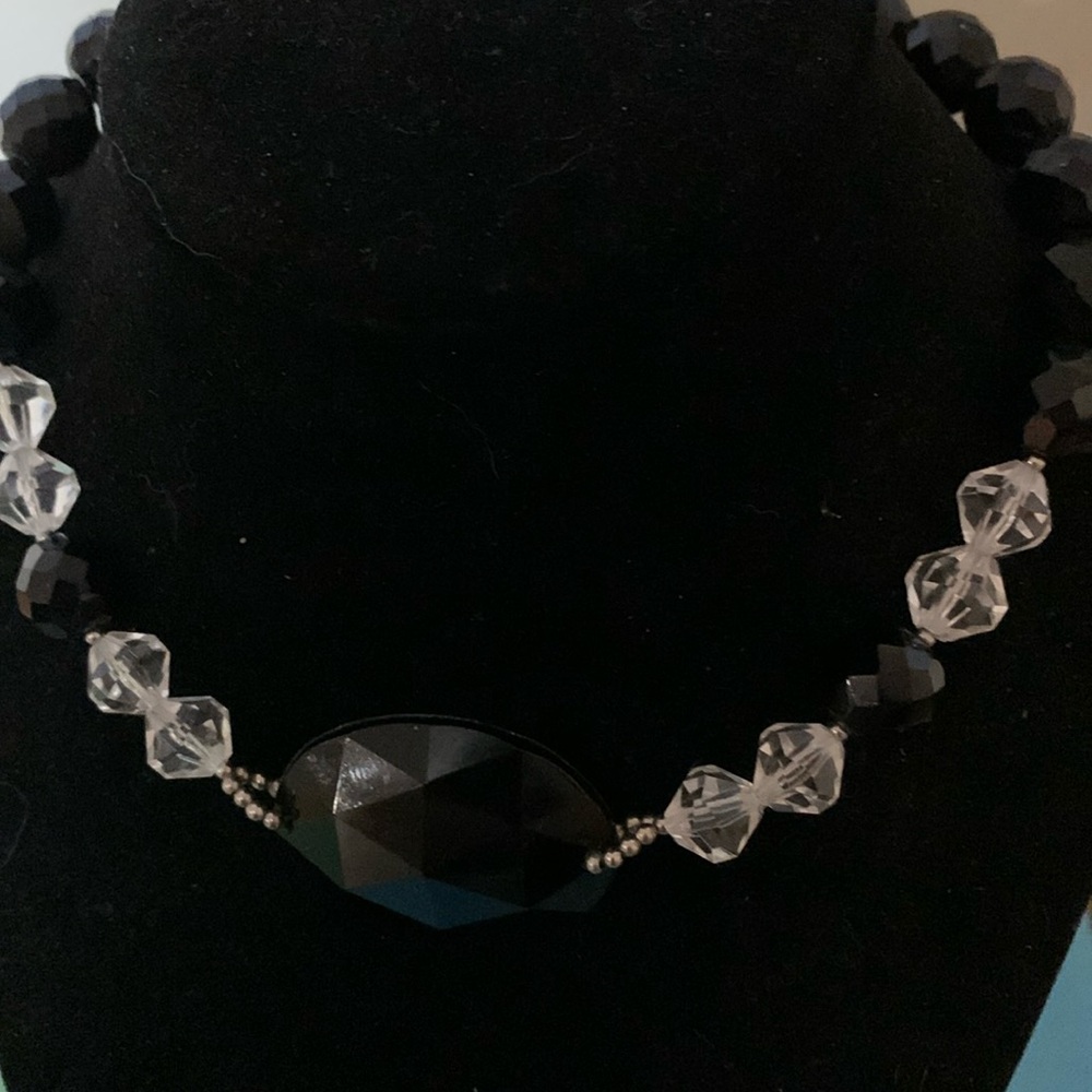 Gorgeous necklace, only 13” long, probably fit a CHILD